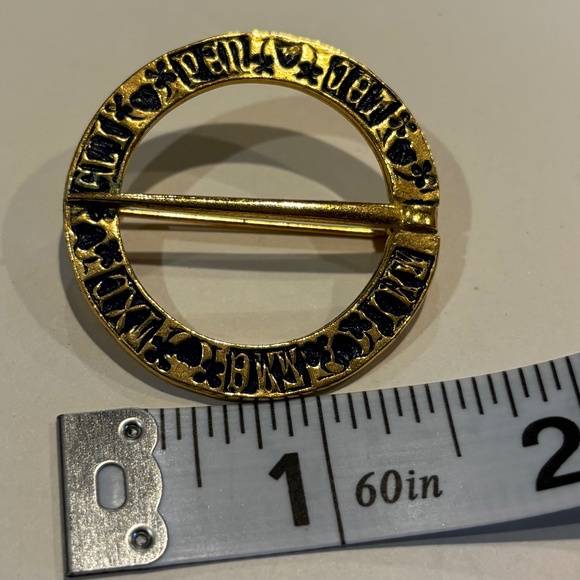 Vintage “Think of A Friend” Pin circa ‘70’s - Picture 4 of 10